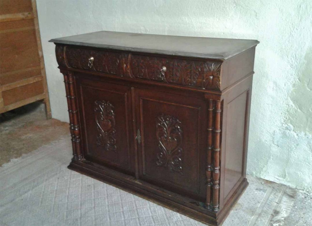 Mueble auxiliar antiguo estilo alfonsino. Aparador de entrada