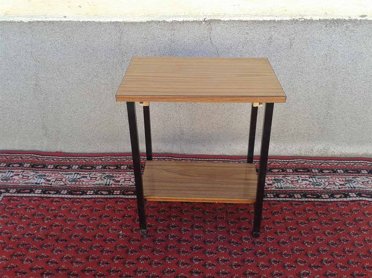 Mesa o mueble auxiliar tipo danés, años 60 | El Viejo Odeón