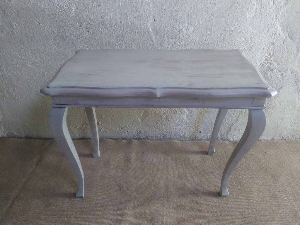 Mueble o mesa auxiliar antigua, color blanco, vintage | El Viejo Odeón