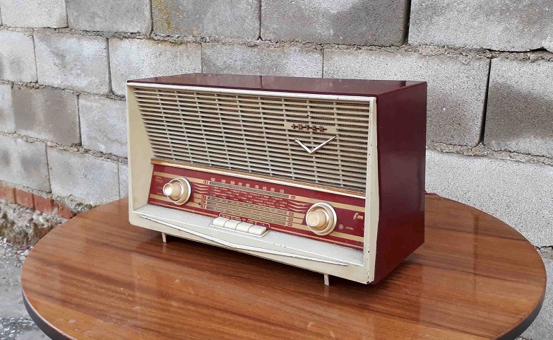 Radio de válvulas marca Inter, modelo Haití, 1959. | El Viejo Odeón