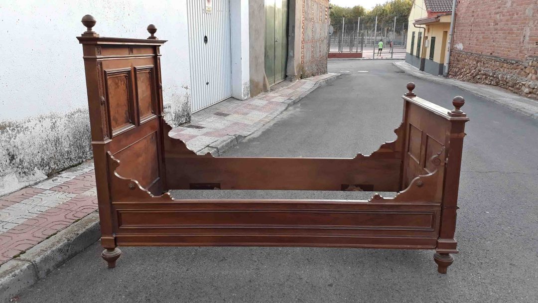 Cama antigua de barco estilo Luis Felipe. Mueble antiguo estilo