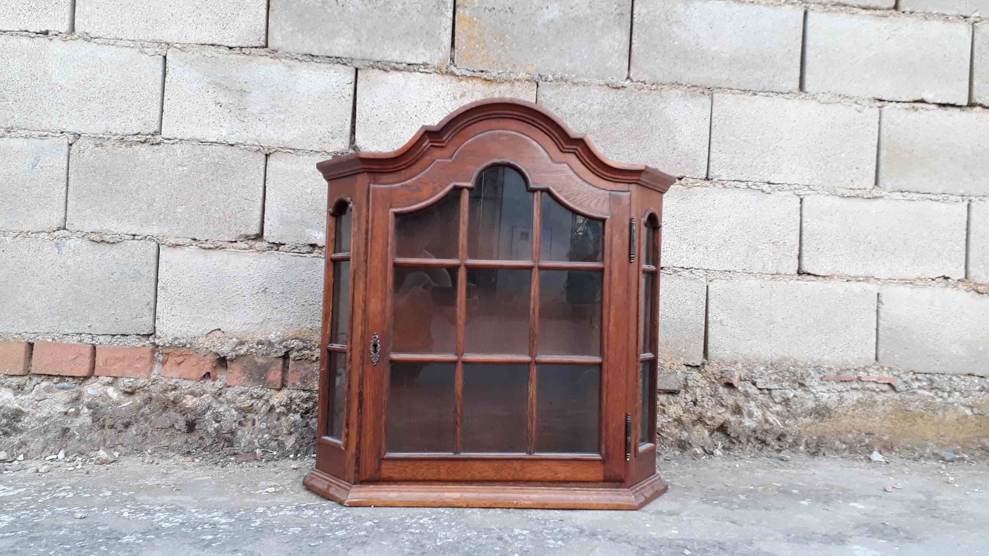 Pequeña vitrina expositora antigua estilo Luis Felipe.