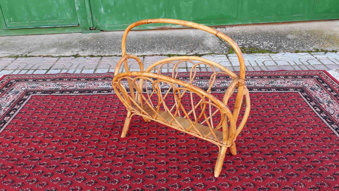 Revistero antiguo de mimbre. Revistero vintage | El Viejo Odeón