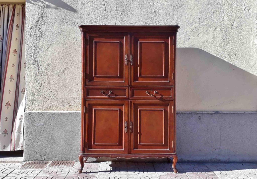 Mueble bar antiguo estilo Luis XV. Mueble auxiliar alacena antigua