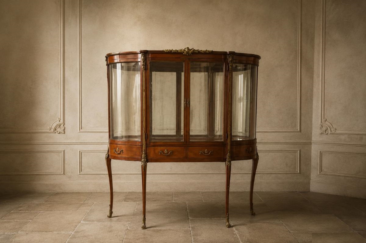 Vitrina antigua estilo Luis XV. Mueble de salón Vitrina expositora antigua estilo Imperio.