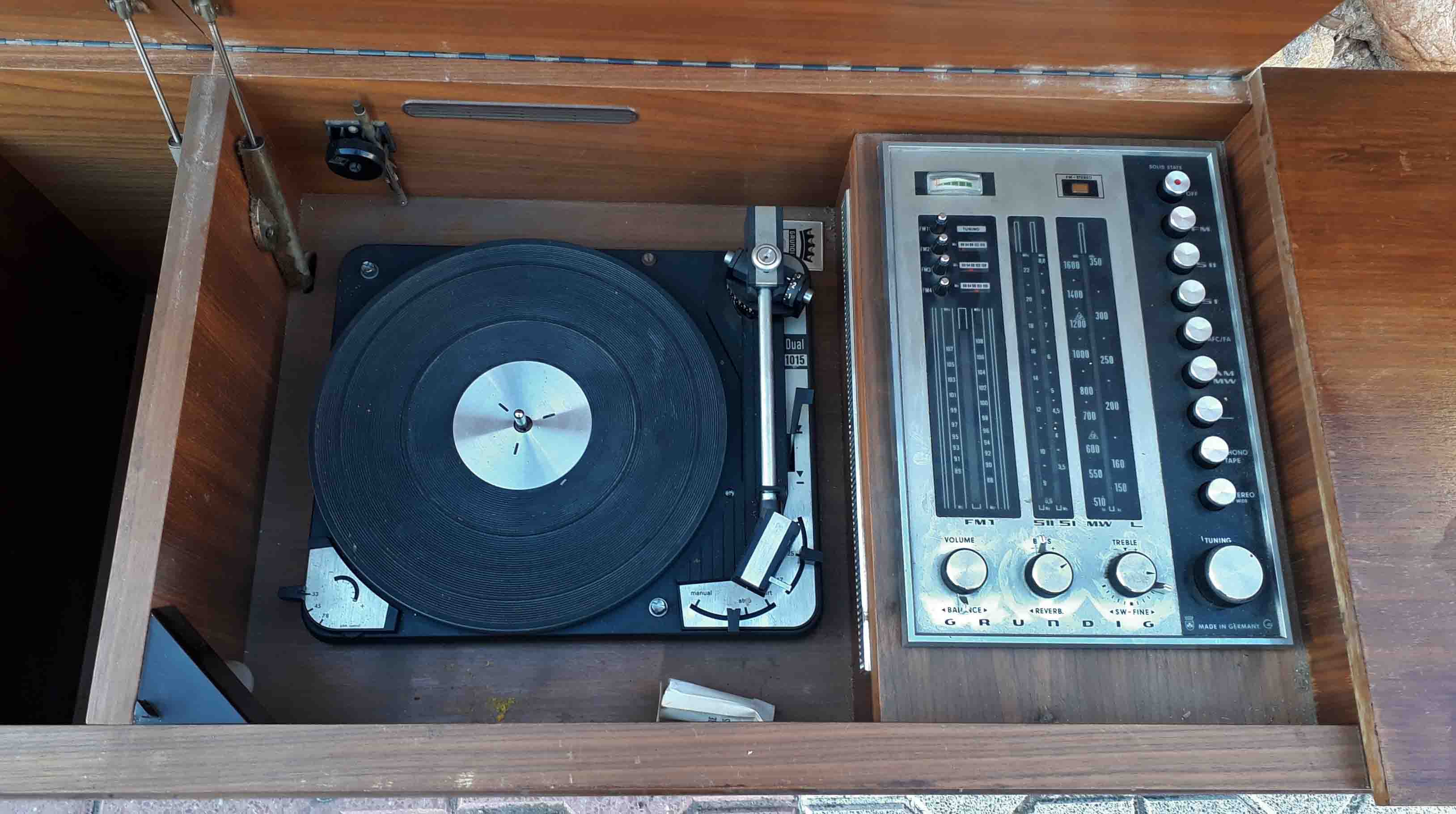 Mueble tocadiscos antiguo Grundig. Aparador antiguo tocadiscos, magnetofono  antiguo, radio antigua.