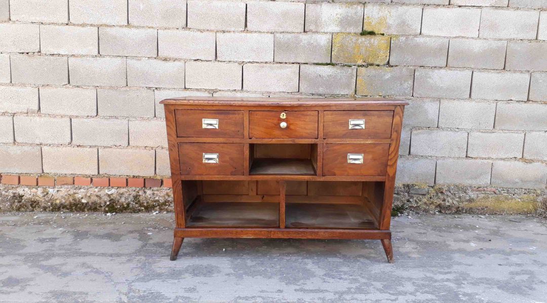 Cómoda antigua vintage estilo art decó. Mueble mostrador antiguo estilo