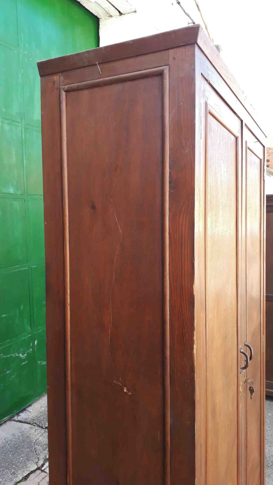 Armario antiguo de despacho. Taquilla antigua de fábrica 1920. Mueble