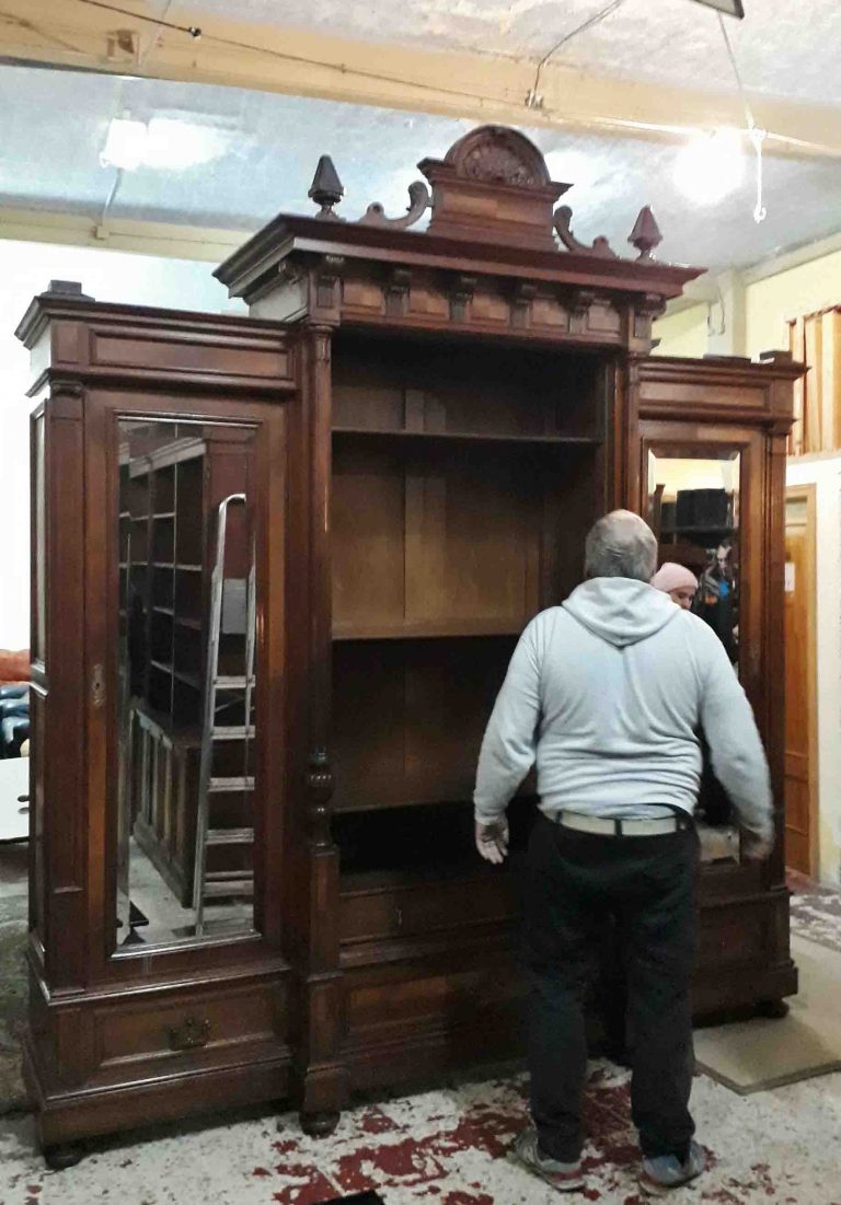 Armario antiguo estilo alfonsino. Gran armario antiguo estilo isabelino