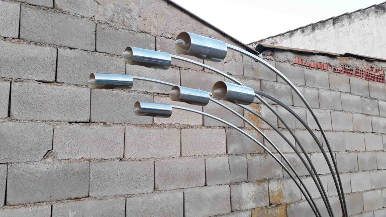 Lampara de pié arco antigua vintage estilo age space Reggiani. Lampara