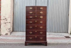 Sinfonier antiguo estilo inglés. Cómoda alta antigua estilo georgiano