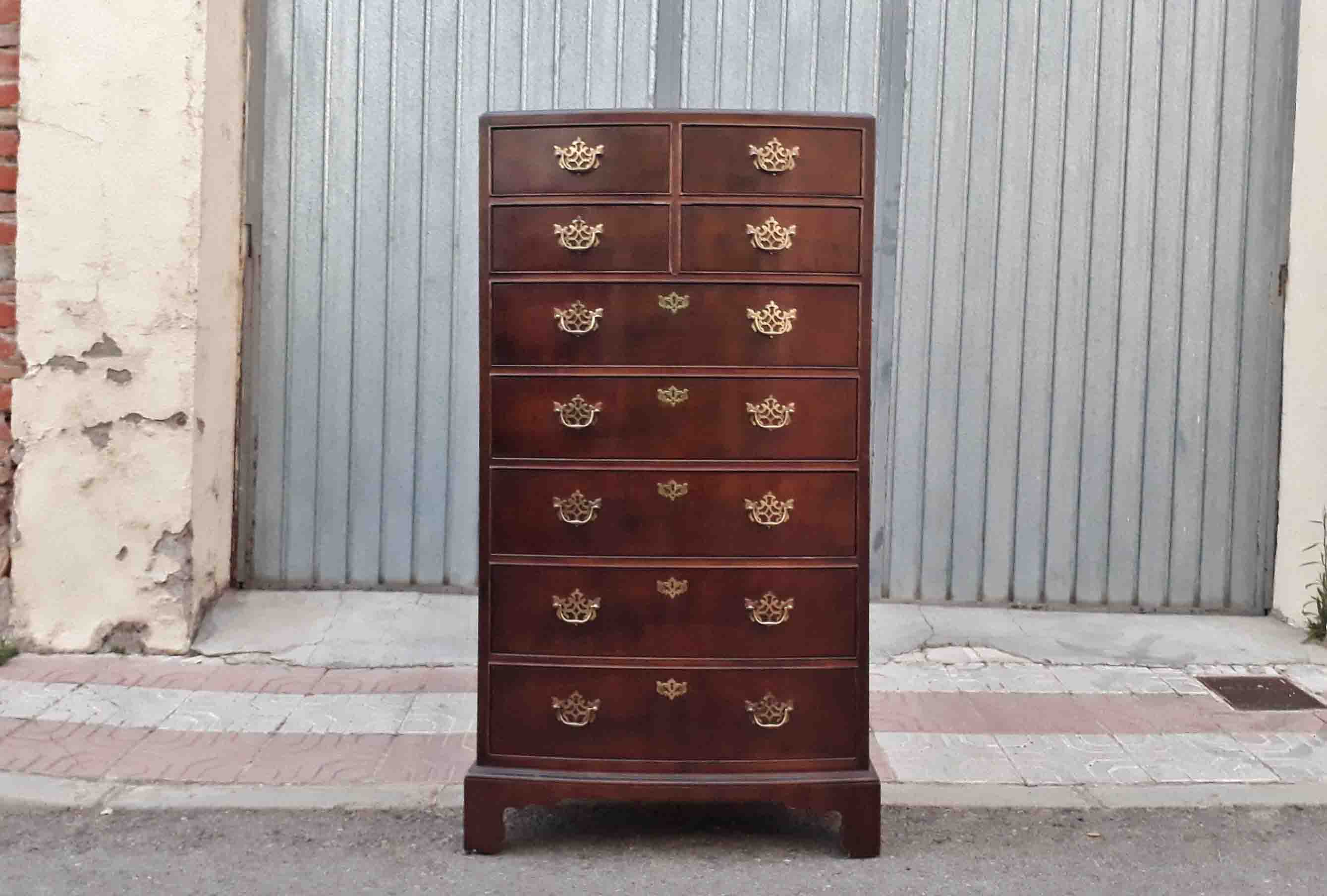 Sinfonier antiguo estilo inglés. Cómoda alta antigua estilo