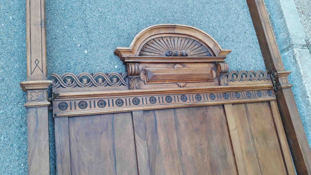 Cama antigua con dosel estilo alfonsino. Cama antigua dosel estilo