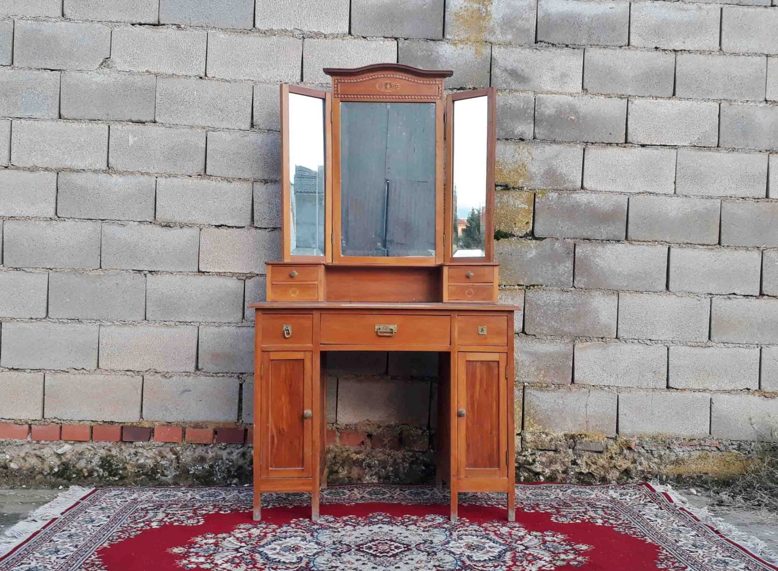 Tocador antiguo estilo inglés eduardiano. Tocador antiguo estilo