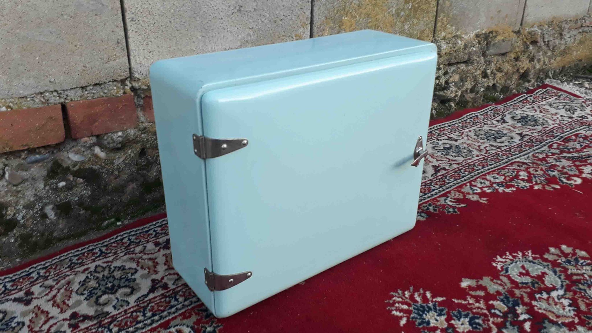 Botiquín antiguo vintage metal marca Romi años 60. | El Viejo Odeón