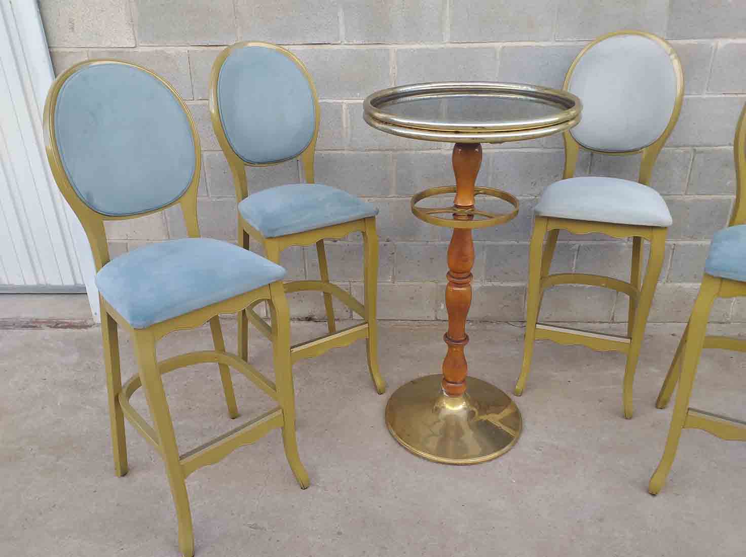 Taburete de bar estilo Luis XVI + mesa alta bar. 4 sillas altas
