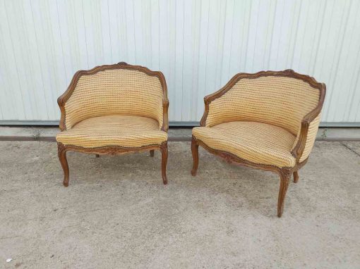 2 sillas antiguas estilo Luis XV. Butaca baja antigua sillones. Silla descalzadora antigua isabelino.