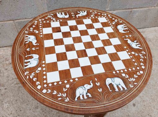Mesa de ajedrez marquetería artesanal con incrustaciones. - Imagen 3