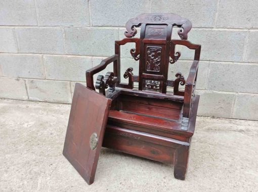 Pequeña Silla antigua estilo Chino. Mueble Silla antigua baja China con compartimento. - Imagen 5