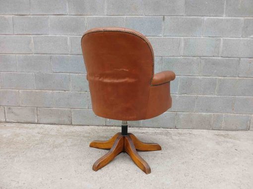Sillón de despacho antiguo estilo Chester cuero capitoné. Butaca antigua estilo inglés Victoriano. - Imagen 3