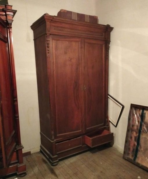 Armario antiguo estilo Alfonsino. Mueble ropero antiguo tipo Taquilla antigua estilo Industrial.