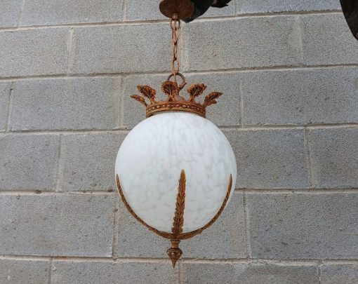 Lámpara antigua globo estilo Luis XVI. Lámpara techo bronce antigua vintage.