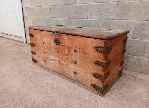 Baúl antiguo de madera estilo Medieval (s.XIX). Arcón antiguo Arca antigua de madera.