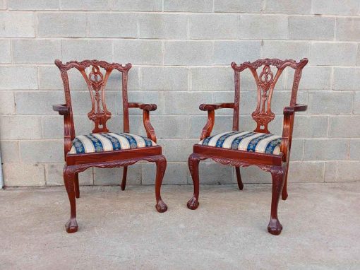 2 Dos Sillas antiguas estilo inglés Chippendale. Sillones antiguos estilo Reina Ana. Silla antigua.