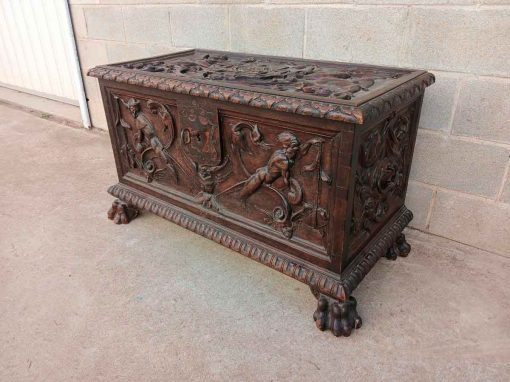 Arcón antiguo tallado estilo Renacimiento Español (s.XIX). Arca antigua Baúl madera tallada Renacentista. - Imagen 2