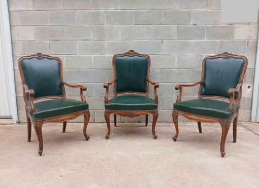 Conjunto Sillones antiguos estilo Luis XV despacho cuero verde. Pareja Sillón antiguo Silla antigua.