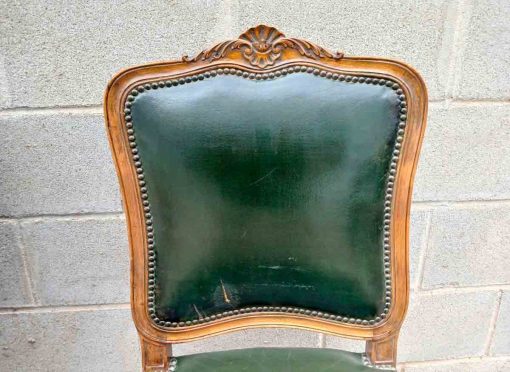 2 Dos Sillas antiguas estilo Luis XV despacho cuero verde. Silla antigua de despacho. - Imagen 3