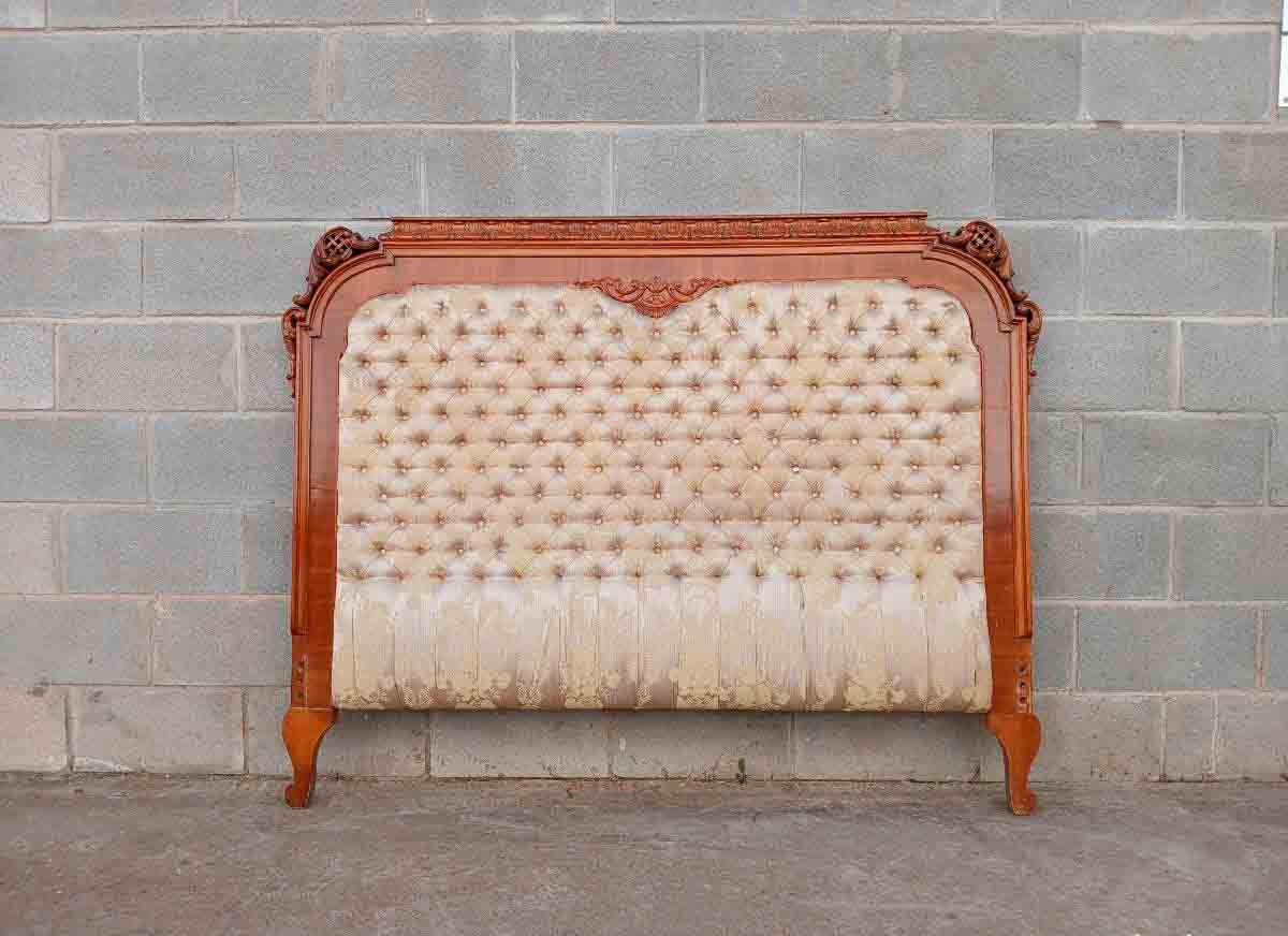 Cabecero antiguo estilo Luis XVI 150 cm. Mueble Cama Cabecero antiguo capitoné estilo Luis XV.