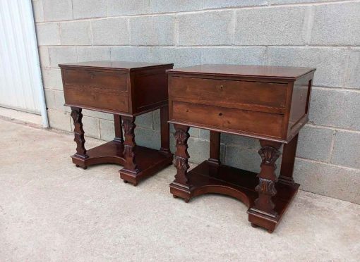 2 Dos Mesitas Mesillas de noche dormitorio antiguas estilo Fernandino. Mesa Mesita inglés Victoriano.