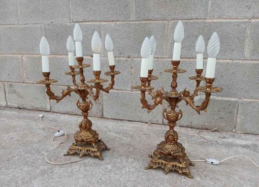 2 Dos Lámparas Candelabros antiguos bronce estilo Luis XV. Lámpara sobremesa Candelabro Luis XVI.