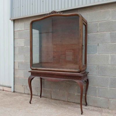 Vitrina antigua estilo Isabelino. Mueble Salón Vitrina Expositora antigua vintage estilo Luis XV.