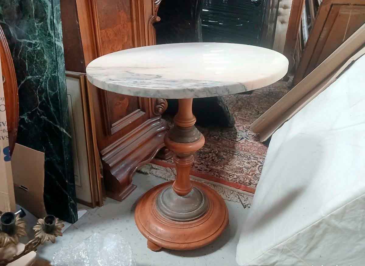 Mesa Auxiliar antigua estilo inglés. Velador antiguo mármol.