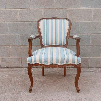 Silla antigua estilo Luis XV. Sillón antiguo Luis XV. Silla Descalzadora antigua estilo Isabelino.