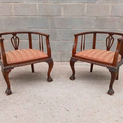 2 Dos Sillas antiguas estilo inglés Chippendale / Art Decó. Silla Descalzadora antigua.