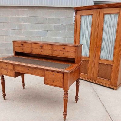 Escritorio antiguo Mesa Despacho antigua cuero verde estilo Luis Felipe + Mueble Librero.