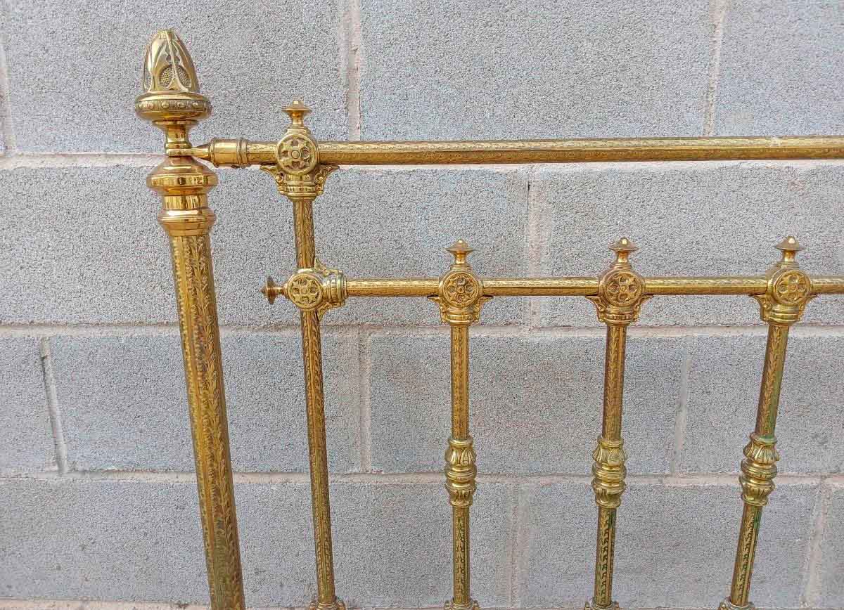 Cama antigua bronce repujado 100 cm s.XIX. Cama antigua bronce estilo Luis XVI. - Imagen 3