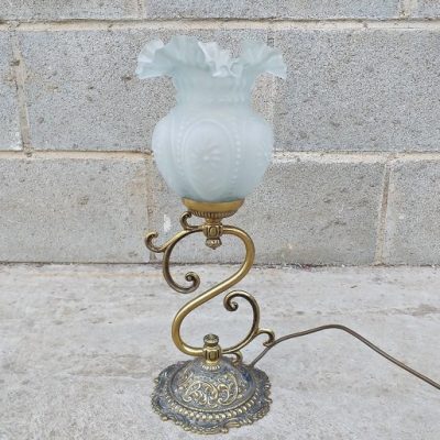 Lámpara de sobremesa antigua estilo Modernista. Lámpara de mesa mesita antigua bronce.