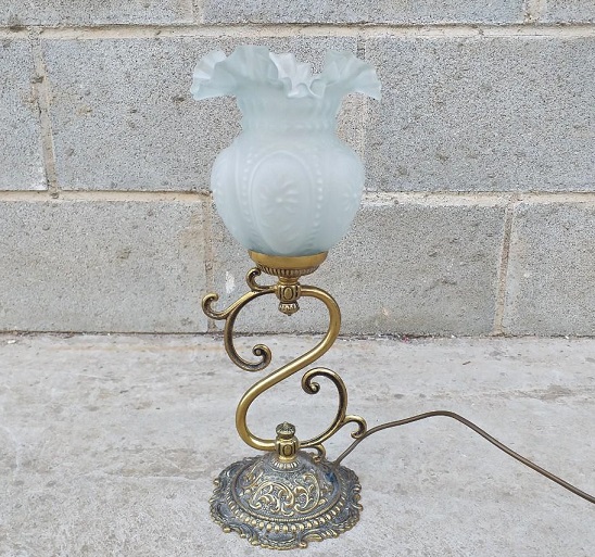 Lámpara de sobremesa antigua estilo Modernista. Lámpara de mesa mesita antigua bronce.