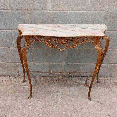 Consola antigua estilo Luis XV. Consola antigua metal bronce dorada estilo isabelino. Mesa auxiliar.