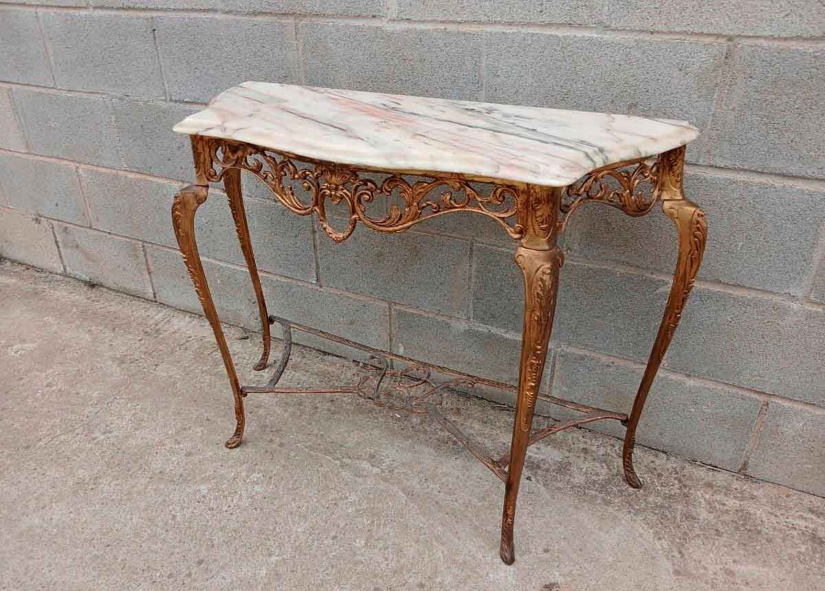 Consola antigua estilo Luis XV. Consola antigua metal bronce dorada estilo isabelino. Mesa auxiliar. - Imagen 2