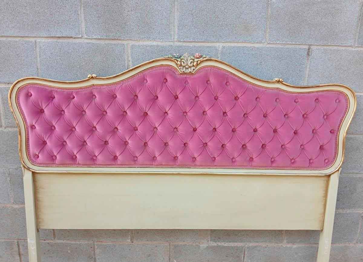 Cabecero antiguo estilo Luis XV tapizado capitoné rosa 150 o 135. Cama antigua vintage. - Imagen 2