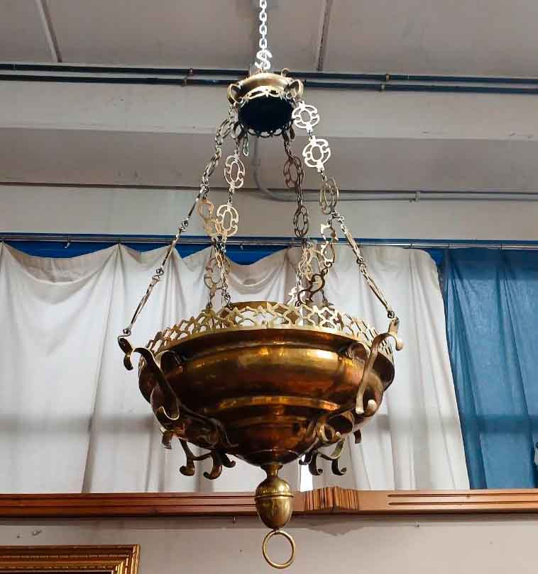 Lámpara votiva iglesia electrificada. Lámpara de techo antigua bronce latón.