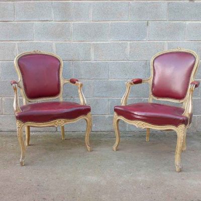 2 Dos Sillones antiguos estilo Luis XV. Sillón antiguo cuero granate, Silla antigua vintage piel.