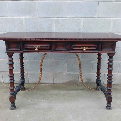 Mesa de Bargueño antigua Portuguesa fiadores bronce (133 cm). Mesa Auxiliar Bargueñera Renacimiento.