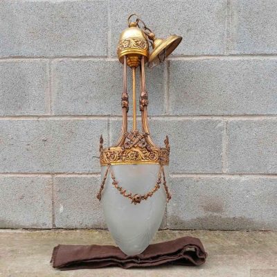 Lámpara antigua estilo Modernista Art Nouveau (80 cm). Lámpara de techo antigua estilo Luis XVI.