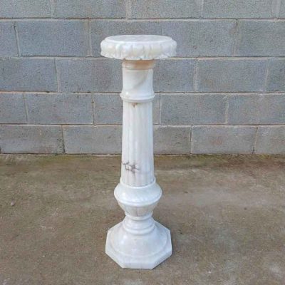 Columna pedestal antigua mármol alabastro. Columna de pie macetero antiguo.